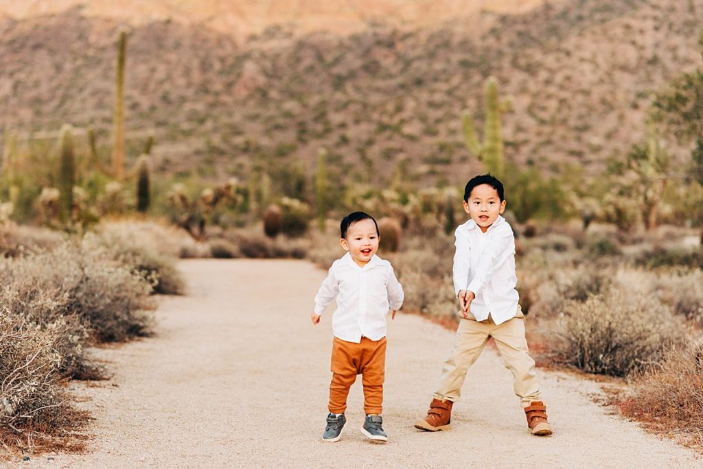 toddlers playing in desert for photos